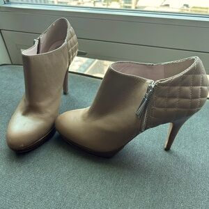 Vince Camuto booties (Size 10M)